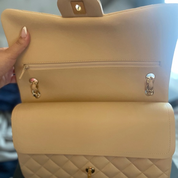 Brand new classic jumbo Chanel only used 1 time. Cream color - Picture 2 of 7